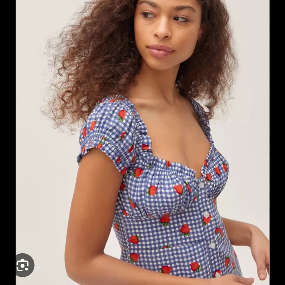NEW Urban Outfitters Penelope Strawberry Gingham Button-Front Midi Dress Sz M/L - Picture 4 of 16